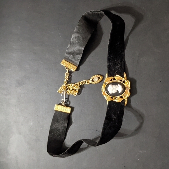 Gold Tone Black and White Cameo Velvet Ribbon Choker Statement Necklace - Picture 1 of 4